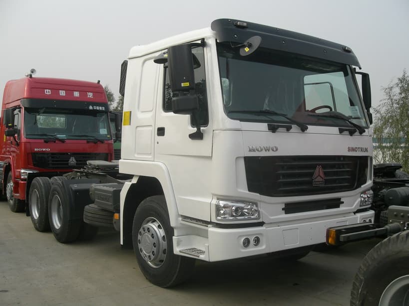 Two Axle Prime Mover Truck _ 4 x 2  Driving 3
